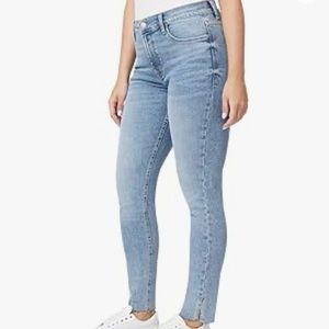 NWOT Kensie The Kelsey High Rise Skinny Jean 8/29